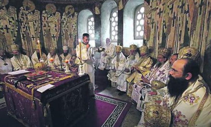 Peshkopët serbë kërkojnë nga Kisha Serbe qëndrim unik për Kosovën