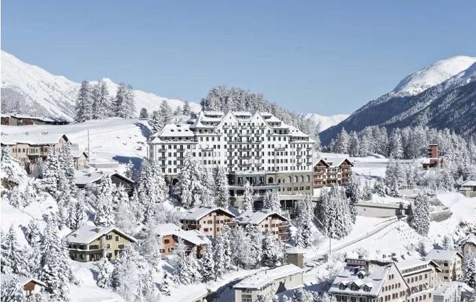 St. Moritz, aty ku pushojnë pasanikë, politikanë dhe ndonjë plaçkitës