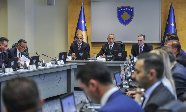 Zv/kryeministri e pranon: Kosova është ende larg BE-së