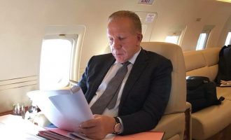 Pacolli niset në Uashington për lutjet e mëngjesit