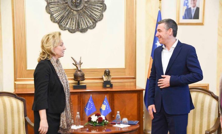 Veseli lavdëron BE-në por thotë se Kosova meriton më shumë