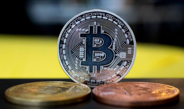 Ngritët në mbi 10,000 dollarë çmimi i monedhës Bitcoin