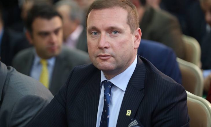 Ministri Sefaj ende nuk ka dhënë dorëheqje, pret sqarime nga Haradinaj