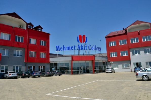 Kolegji “Mehmet Akif” dënohet me 12 mijë euro – vendosi kamera në banjo