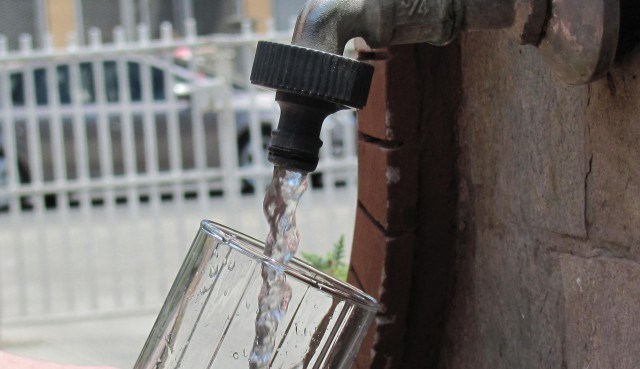 Disa lagje në Prishtinë mbesin pa ujë – Ujësjellësi fajëson komunën