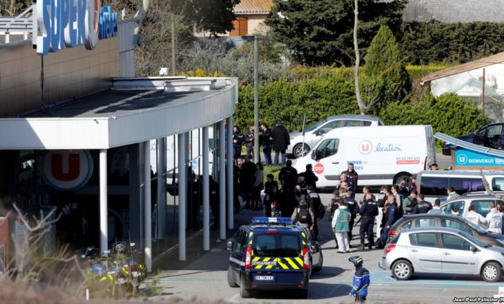 Vdes polici që shkëmbeu veten në sulmin terrorist në Francë