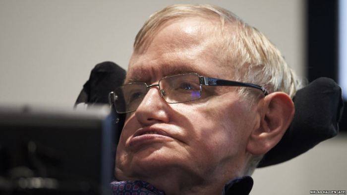 Fizikani i njohur botëror Stephen Hawking vdes në moshën 76-vjeçare