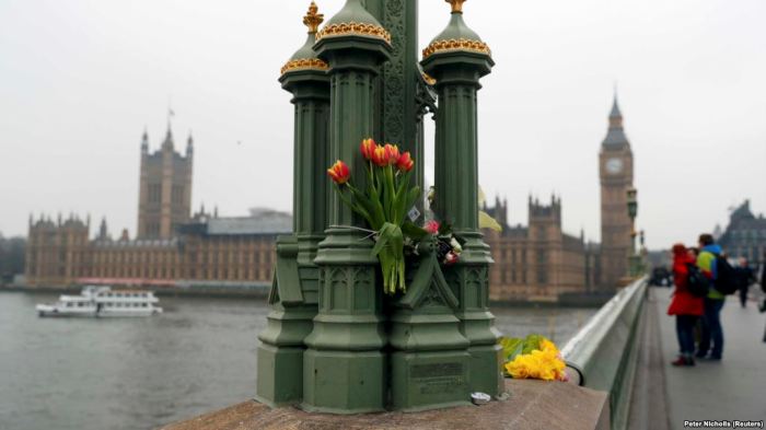 Përkujtohen viktimat e sulmeve terroriste