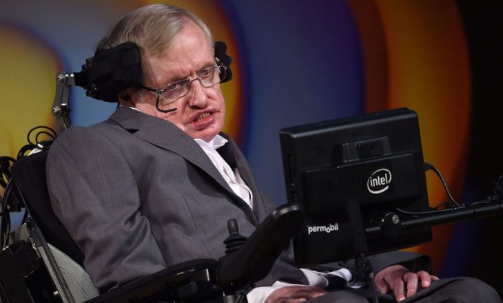 Çka dëshironte Hawking që t’i shkruhej në varrin e tij