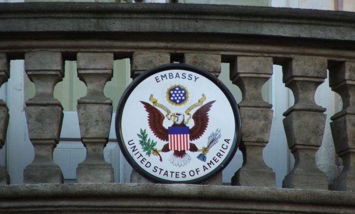 Ambasada e SHBA-së në Prishtinë paralajmëron rrezik nga sulmet terroriste