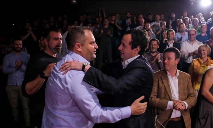 Kurti lavdëron anëtarët besnik të VV-së në Prishtinë – injoron Shpend Ahmetin