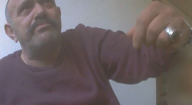 Shqiptari i vetëquajtur hoxhë ngacmon seksualisht gratë [video]