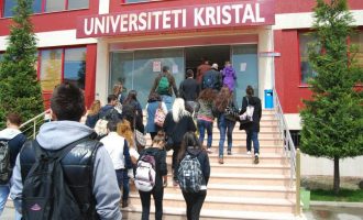 Mbi 200 kosovarë dyshohet se blenë diploma në “Kristal”