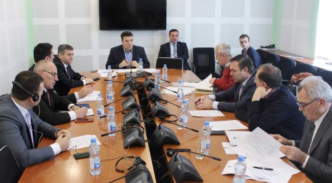 Përplasje në Komisionin për Siguri ndërmjet deputetëve shqiptarë dhe deputetit serb