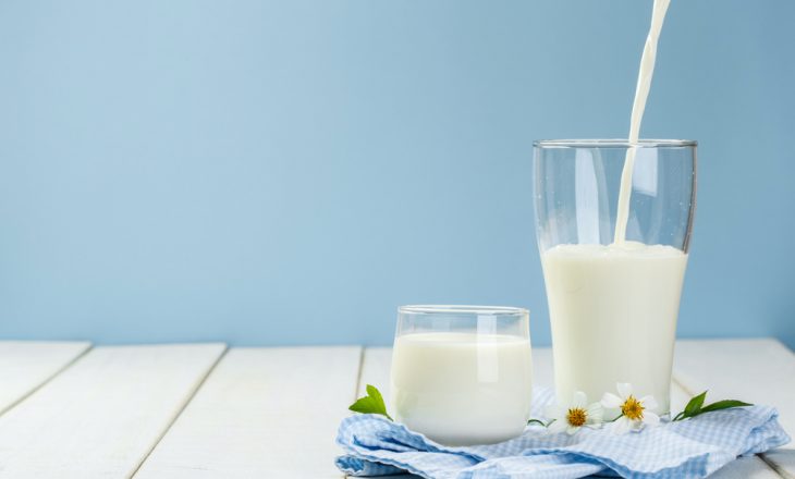A i dini dobitë e pijes më të konsumuar në botë – qumështit?
