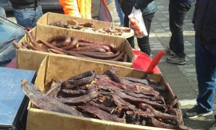 Konfiskohet mish në tregun e veturave në Prizren