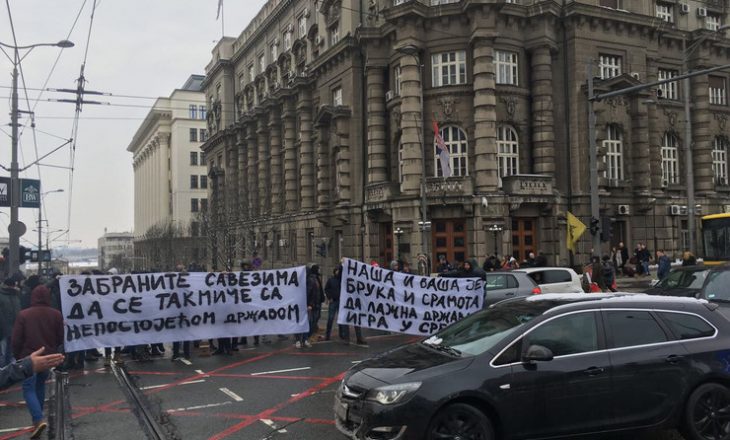 Bllokohet Beogradi, protesta kundër Kosovës