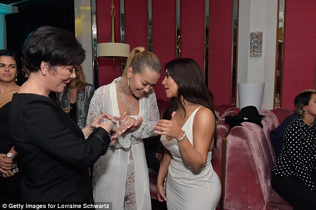 Rita Ora pajtohet me familjen Kardashian