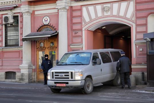 Rusia dëbon diplomatët shqiptarë nga vendi