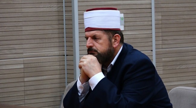 Reuters dhe Washington Post raportojnë për lirimin e imamit kosovar