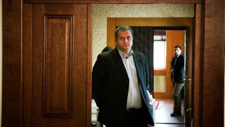 Shpend Ahmeti nuk merret vesh me Vetëvendosjen për ndarjen e drejtorive në Prishtinë