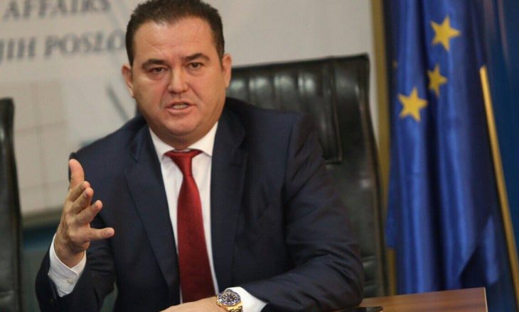 Sekretari i AKR-së demanton këshilltarin e Pacollit për “shkarkimin e ministrit Sefaj”