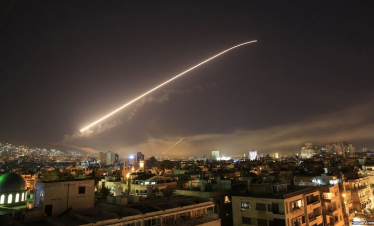 Vriten 26 ushtarë në Siri – dyshohet se Izraeli shtet qëndron prapa sulmit