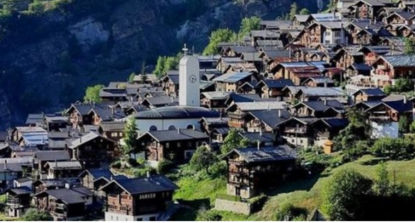 Fshati që ofronte të holla në Zvicër, tani ka familjen e parë