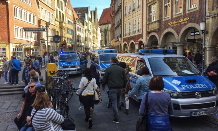 Policia thotë se sulmuesi në Gjermani ka vrarë vetën – hetuesit kanë gjetur diçka në makinë