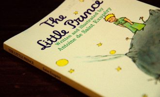 “Princi i Vogël”, libri për fëmijën brenda nesh mbush 75 vjet