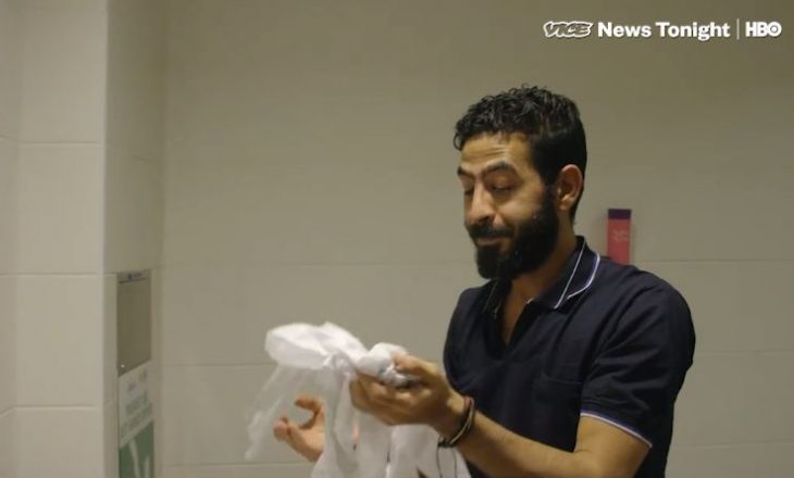 Refugjati sirian është bllokuar qe një muaj në një aeroport në Malajzi