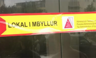 AUV-i mbyll dy lokale në Gjakovë, nuk respektohej distanca dhe numri i njerëzve ishte i lartë