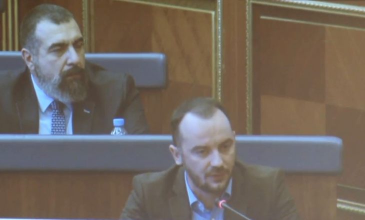Dardan Molliqaj pretendon se Glauk Konjufca ka pasur shef Kadri Veselin në ShIK