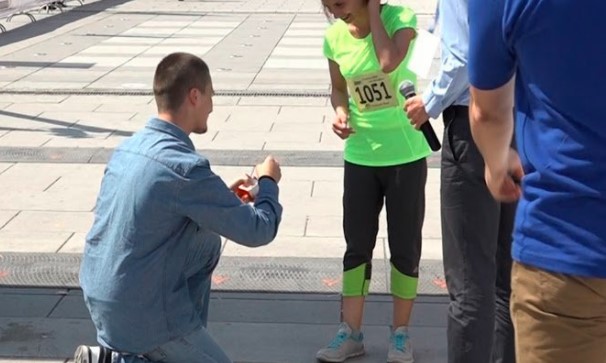 I propozon martesë në gjysmëmaratonë [VIDEO]