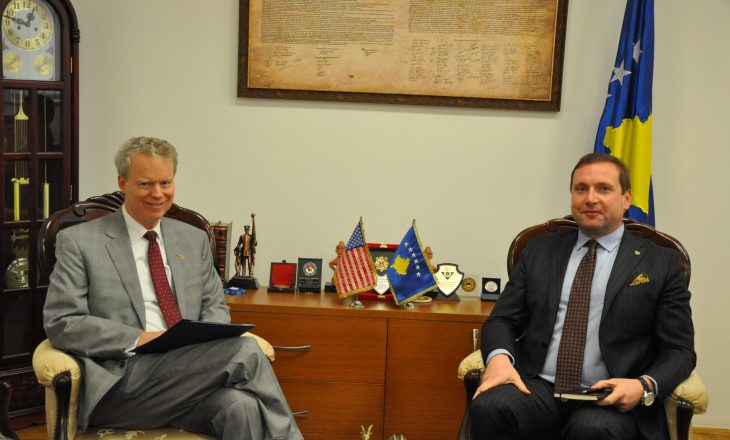 Ministri i shkarkuar tregon si i prishi Kosova marrëdhëniet me SHBA-në, Turqinë dhe BE-në