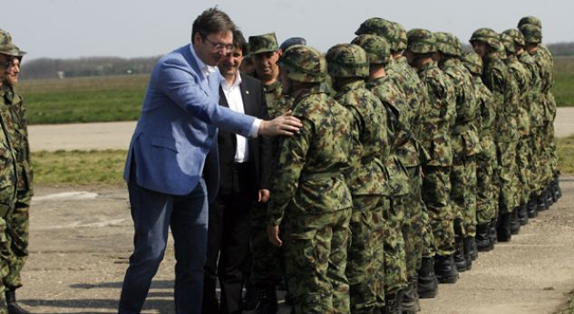 Paralajmërimi i Vuçiqit: Ushtria të jetë gati çdo moment
