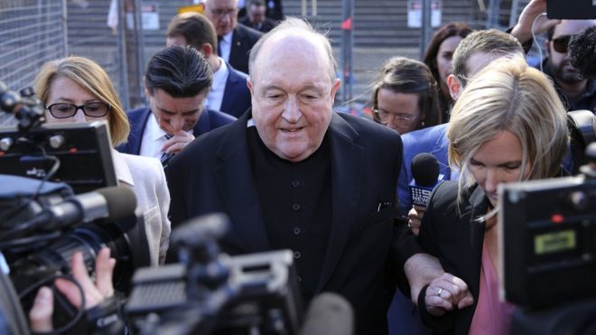 Kryepeshkopi shpallet fajtor për fshehje të abuzimeve seksuale të fëmijëve