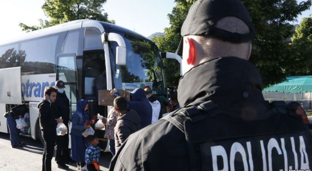 Bllokohen autobusë me 270 emigrantë në Bosnjë
