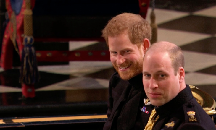 Lexuesit e buzëve zbulojnë se çfarë folën Princi William dhe Harry në altar