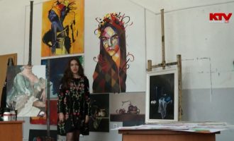 Engji Jaha, artistja që po vazhdon traditën e familjes në art