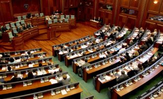 “Doni me mbet lokomotivë në vete” – Përplasen Sherifi dhe Albulena Haxhiu