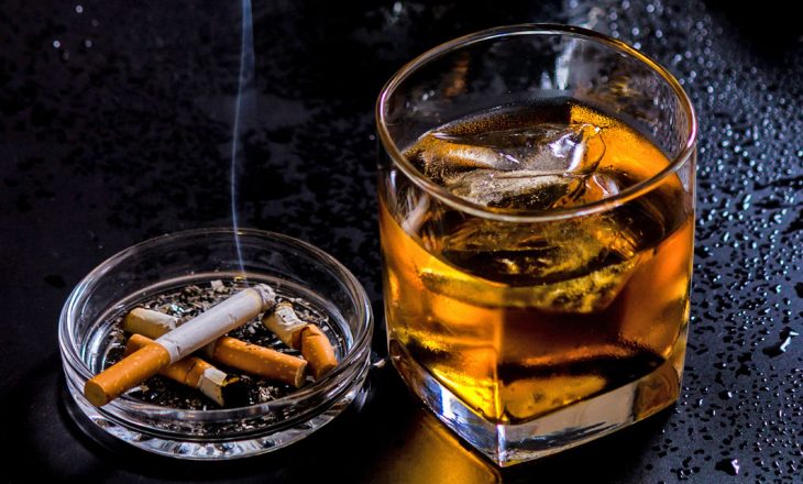Vendet që përdorin më së shumti alkoolin dhe duhanin