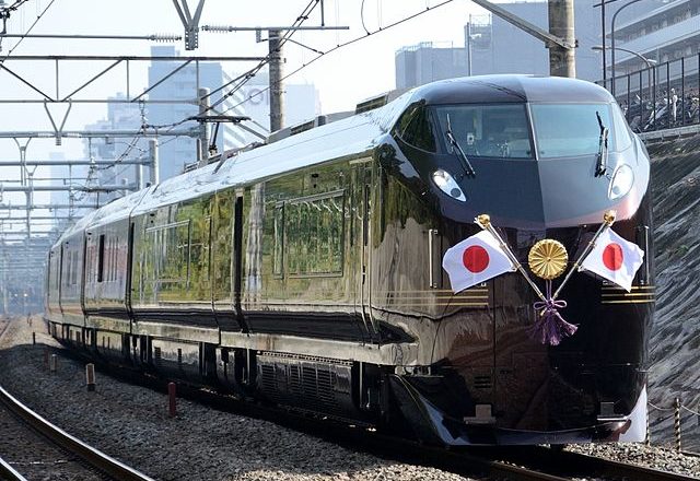Kompania japoneze kërkon falje pasi treni u vonua për 25 sekonda!