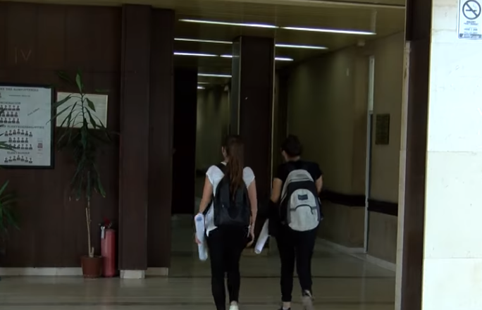 Profesori në UP rrëzon studentin 23 herë nga provimi