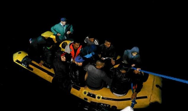 Nga fundosja e anijës vdesin së paku 35 migrantë