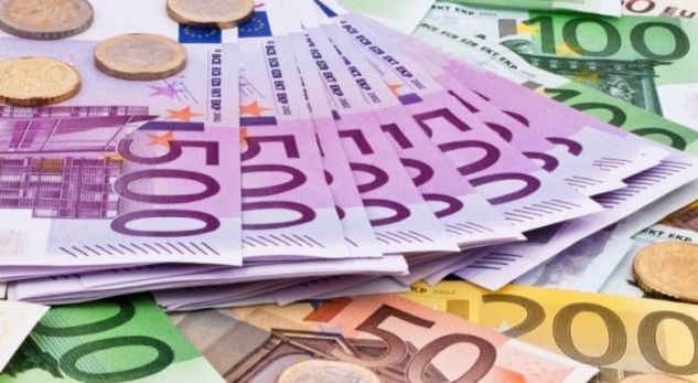 Për pak muaj largohen nga sistemi bankar 250 milionë euro kursime