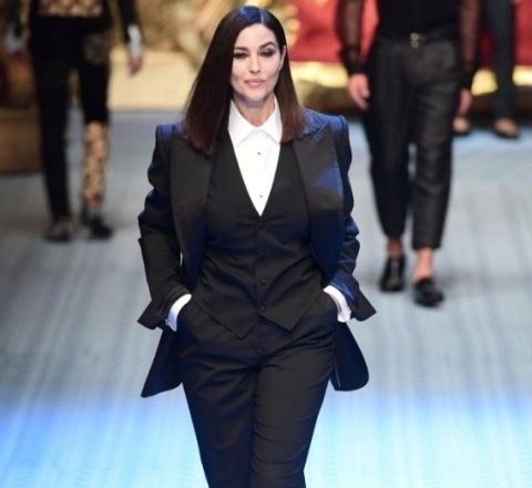 Monica Belluci i rikthehet pistës së modës pas 26 vitesh
