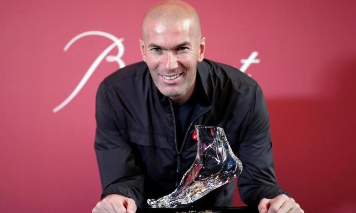 Ja sa kushton këmba e majtë e Zidane e bërë nga kristali (Foto)