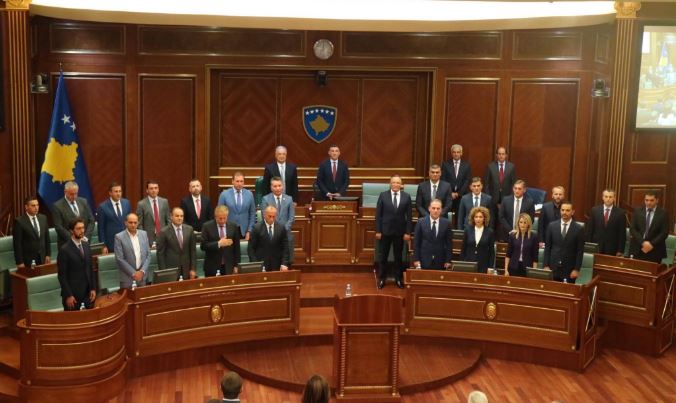 Në fillim kishte 61 deputetë, tani vetëm 51 – Historiku i rënies së numrave të qeverisë Haradinaj