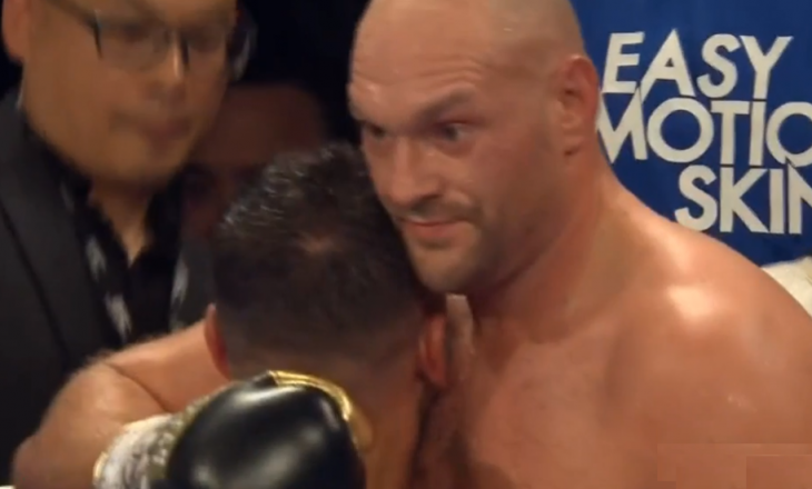 Momenti kur Seferi dorëzohet ndaj Tyson Fury (VIDEO)